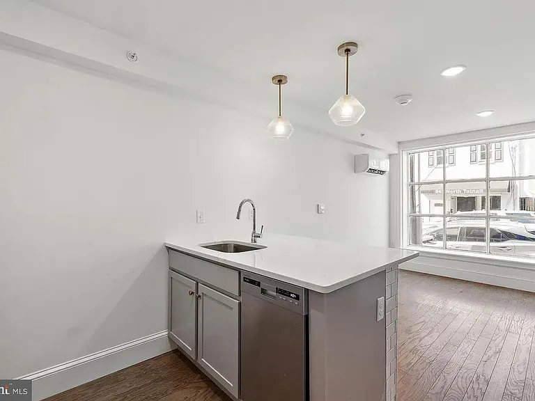 15 W Girard St #105 — Photo 4