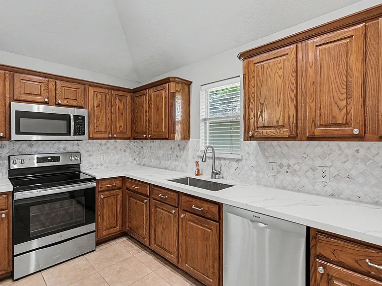 10718 Fairview Dr — Photo 4