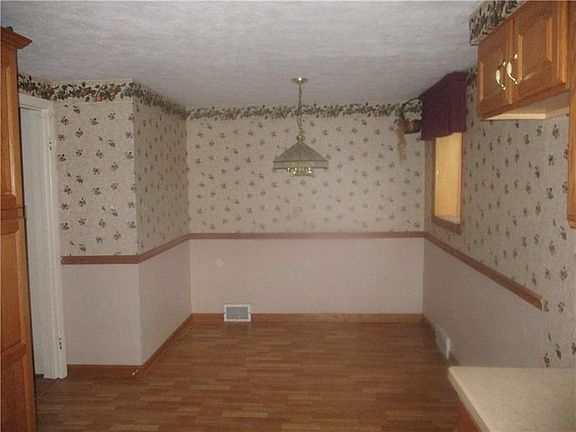 4th image of 94 Stella Dr