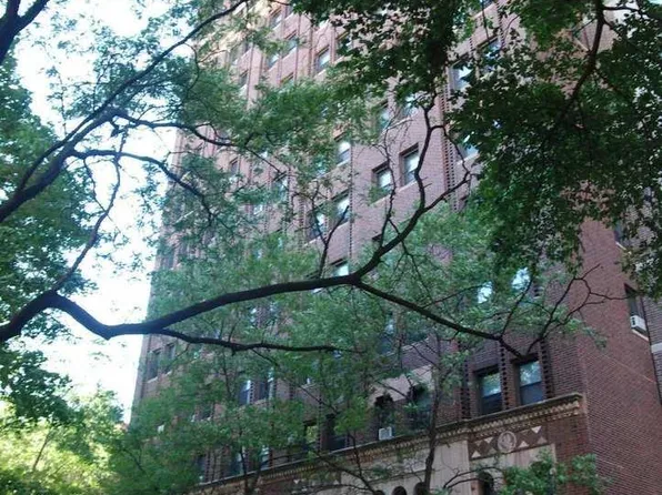 2738 N Pine Grove Ave