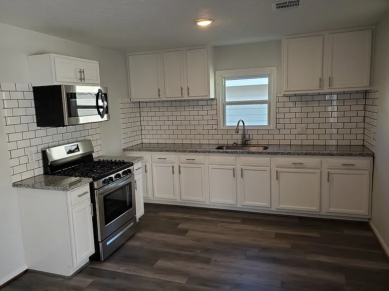 7307 Avenue H — Photo 7