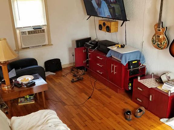 2nd image of 212 N L St #1