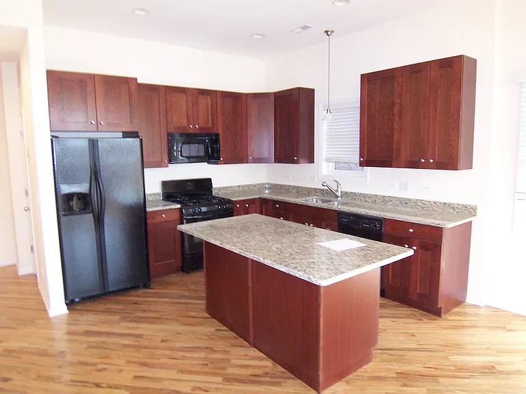 1528 W Greenleaf Ave #1 — Photo 1