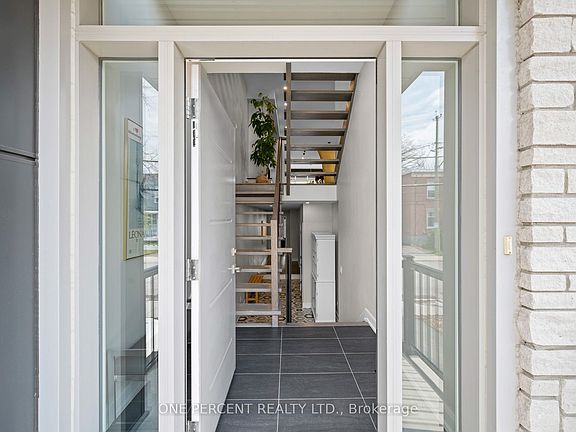 3rd image of 91 Hamilton Ave N