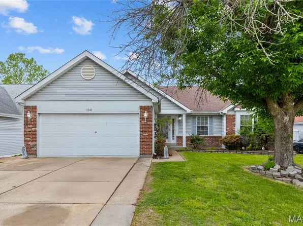 11341 Brierhall Cir, Maryland Heights, MO 63043