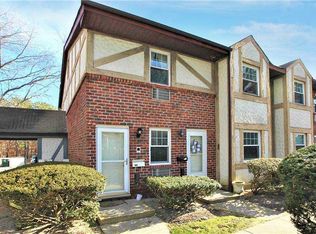 11 Glen Hollow Dr APT D48, Holtsville, NY 11742