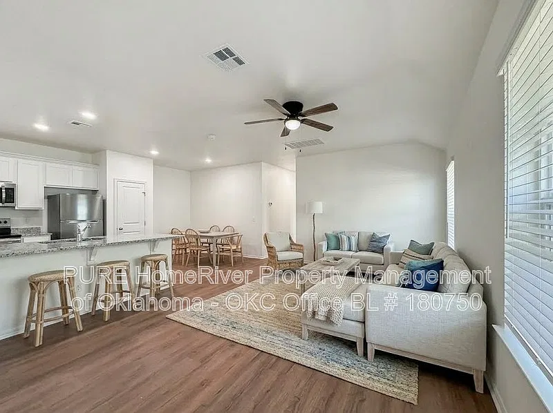 3 bed, 2.0 bath, 1250 sqft, $1,450 — Photo 2