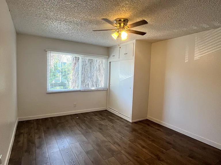 5548 Yarmouth Ave #1 — Photo 10