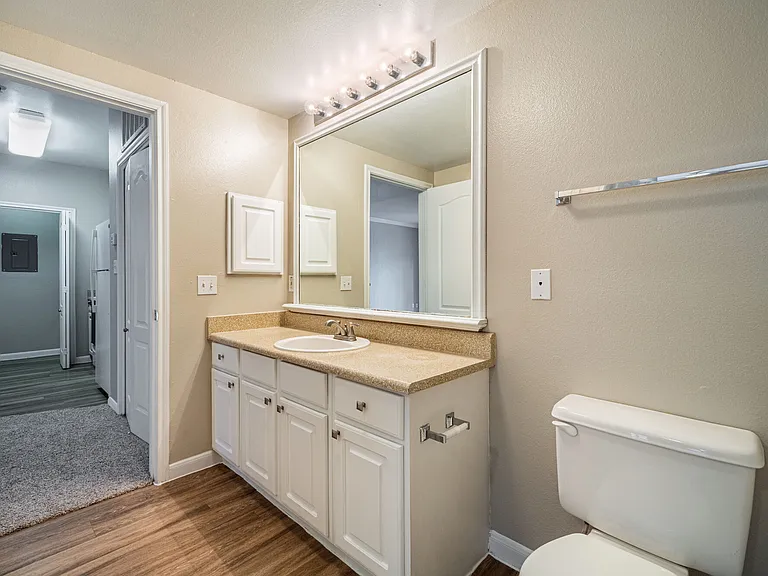 Baypoint Apartments — Photo 116