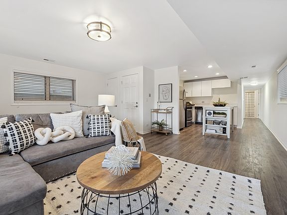 4th image of 1637 W Wolfram St #G