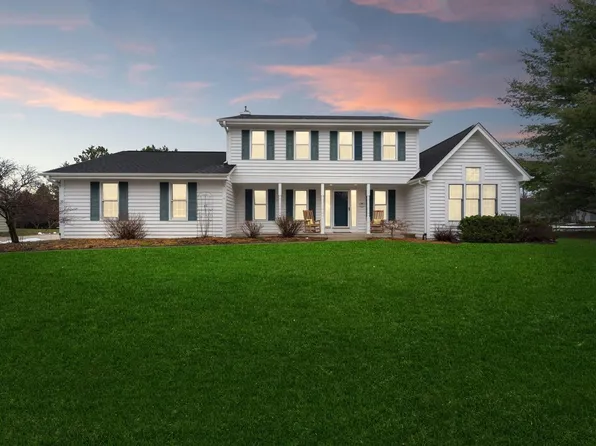 10030 North Foxkirk DRIVE, Mequon, WI 53097