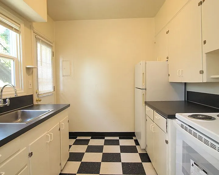 3507 SW 11th Ave — Photo 8