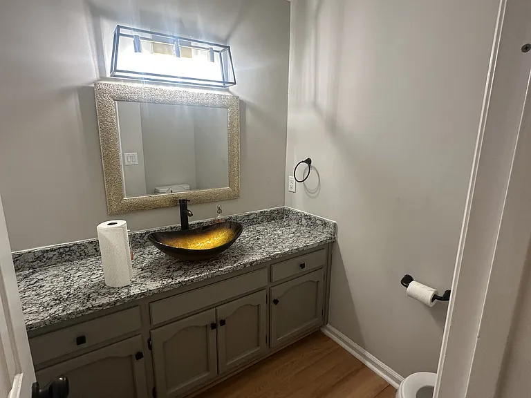 1722 Ward Ave NE #1 — Photo 8