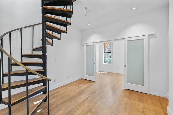 Rented by Mossanen Group | media 22