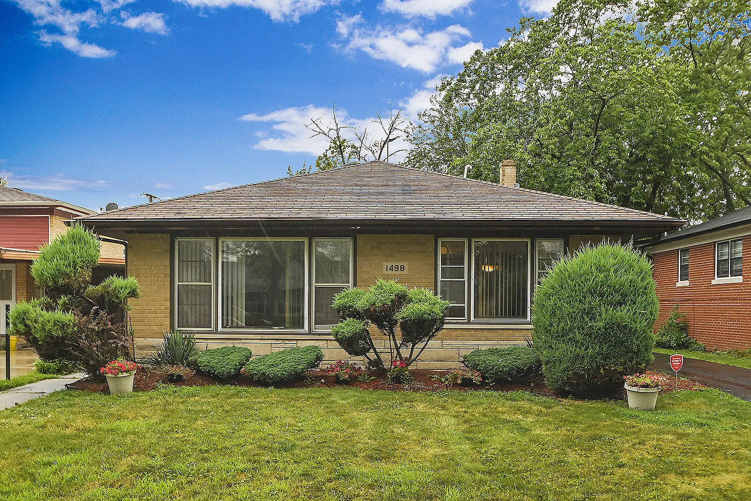 1498 Gordon Ave photo 1