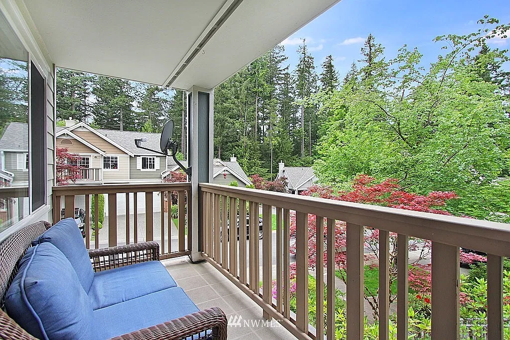 3 bed, 2.5 bath, 1246 sqft, $3,200 — Photo 2