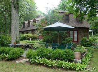 697 Broadbridge Rd, Bridgeport, CT 06610