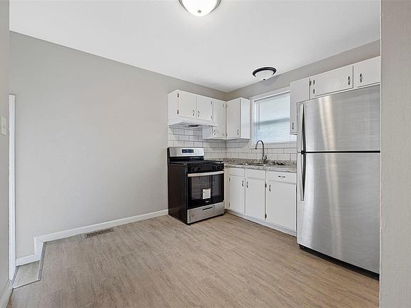 3rd image of 11131 Florence Ave