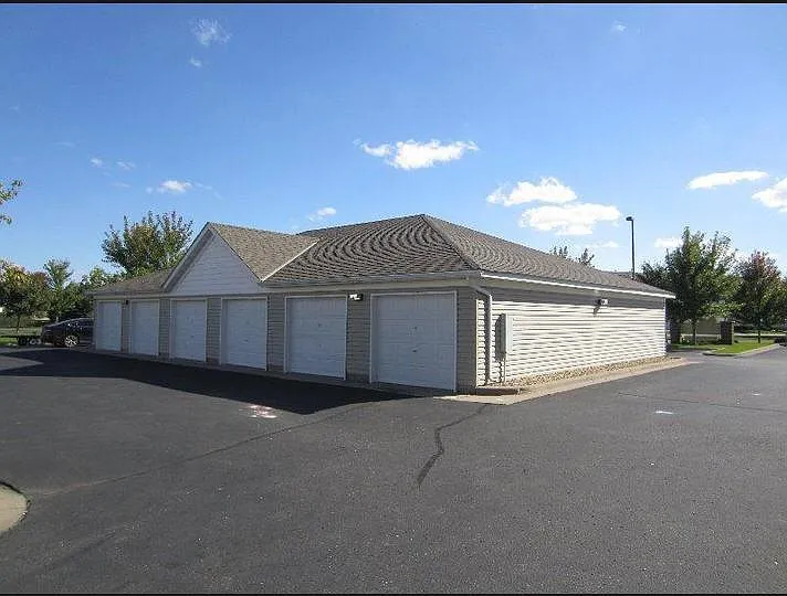Eagle Pointe — Photo 3
