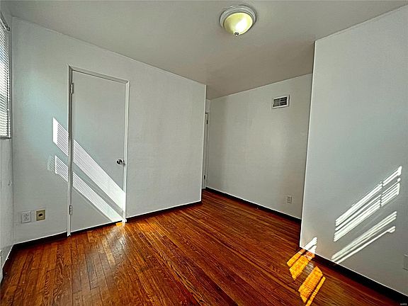 5th image of 3961 Eichelberger St