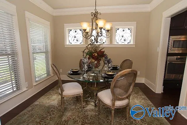 3 bed, 3.0 bath, 2096 sqft, $2,150 — Photo 2
