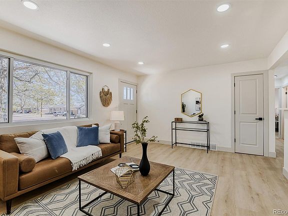 5th image of 900 Essex Drive