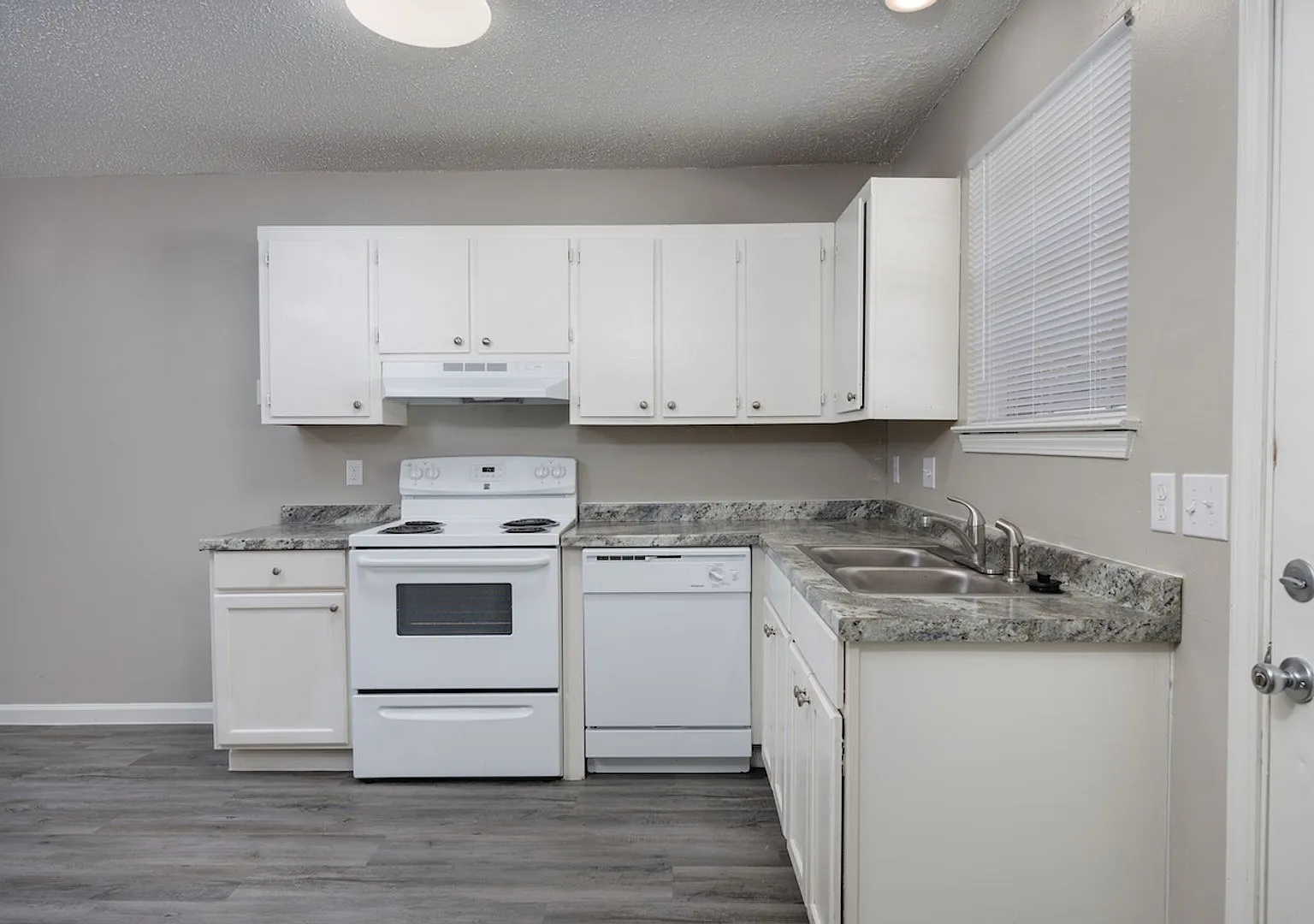 12023 Roddy - Pre Leasing for October Move in — Photo 2