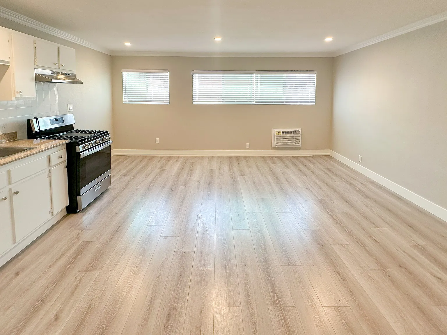7364 Hollywood Blvd. Apartments — Photo 4