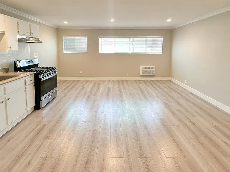 7364 Hollywood Blvd. Apartments — Photo 4
