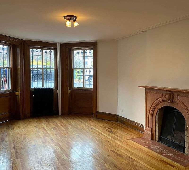 1st image of 11 Willow St APT 1