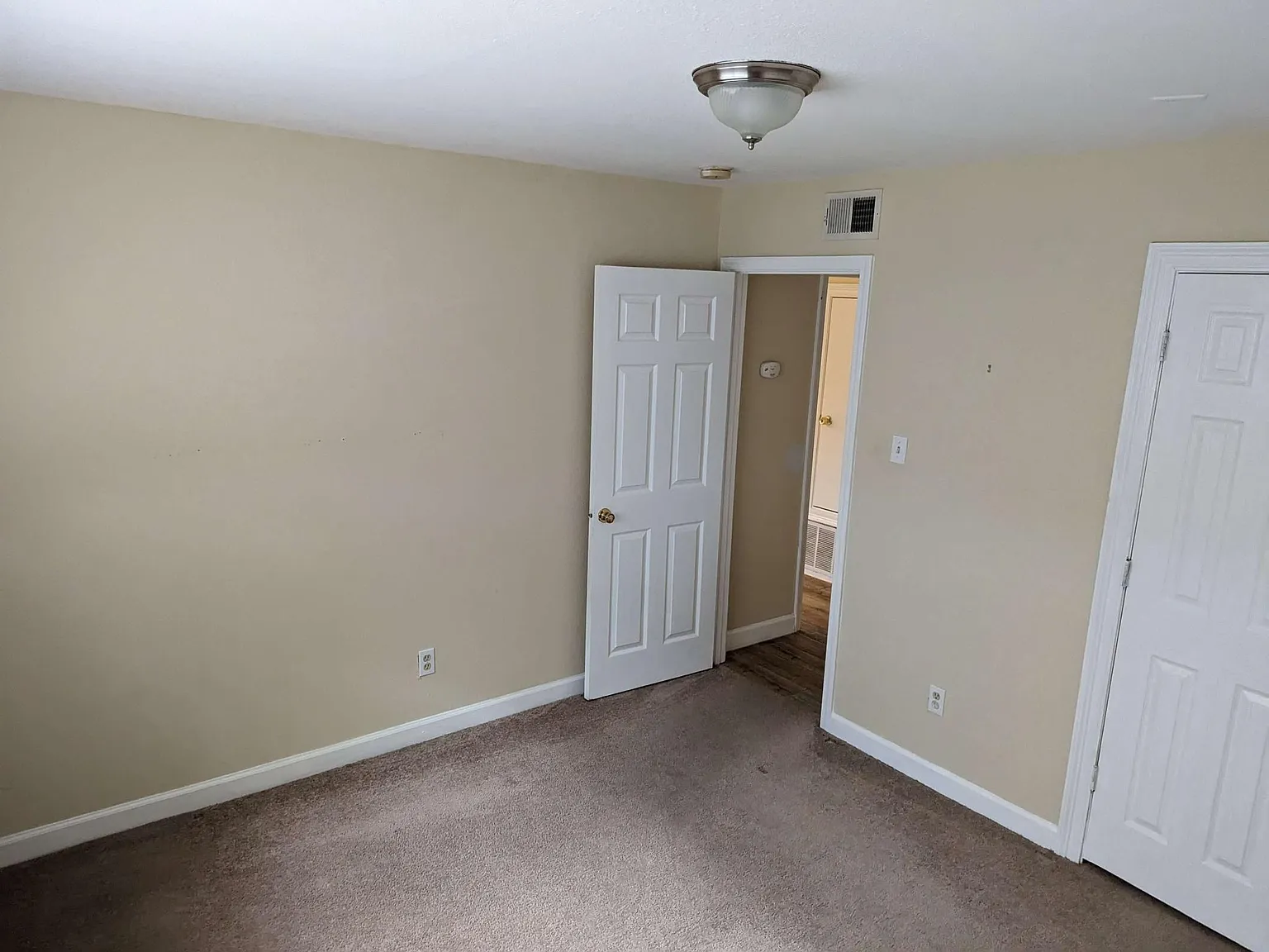 2 bed, 790 sqft, $1,300 — Photo 4