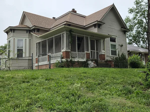 232 S Leonard St, Liberty, MO 64068
