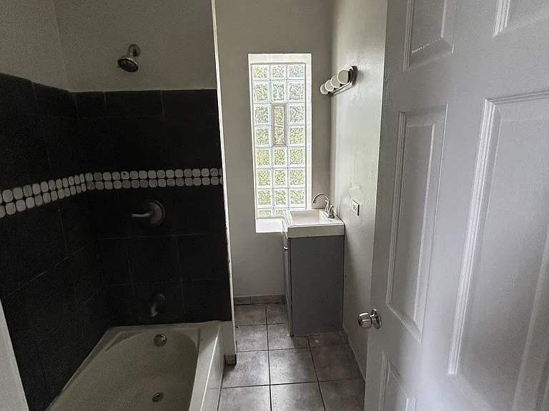 6620 S Saint Lawrence Ave #2R — Photo 5