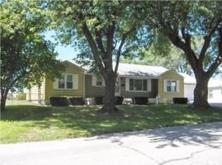 1748 S Dodgion Ave, Independence, MO 64055