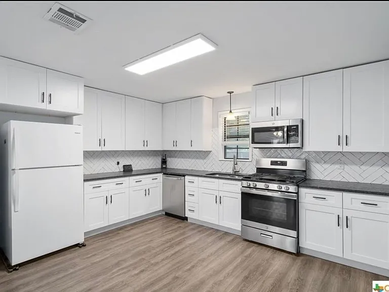 610 Vernon St — Photo 7