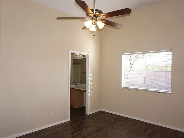 2201 S Saint Suzanne Dr — Photo 28