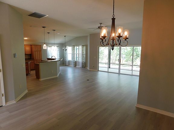 3rd image of 862 Vaughn Way