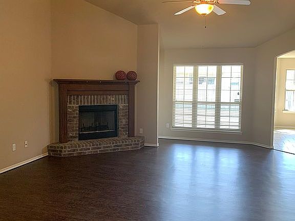 Living room w/ fireplace