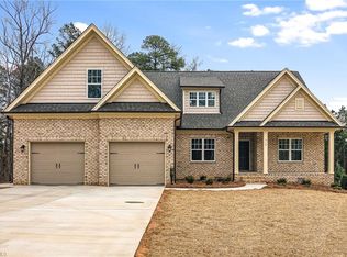 318 Meadowfield Run, Clemmons, NC 27012