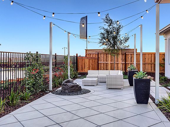 Kiper_SkyeAtRiverIslands_Res1-Patio_7806b-4500