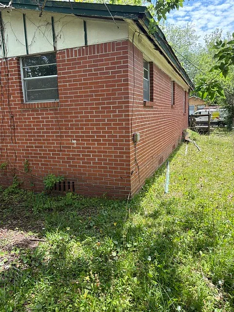 3 bed, 915 sqft, $995 — Photo 2