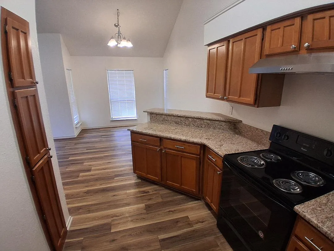 3 bed, 1450 sqft, $1,925 — Photo 4