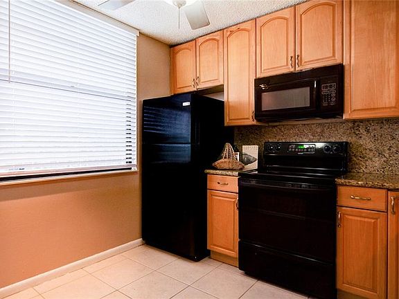 5th image of 1508 Whitehall Dr APT 402
