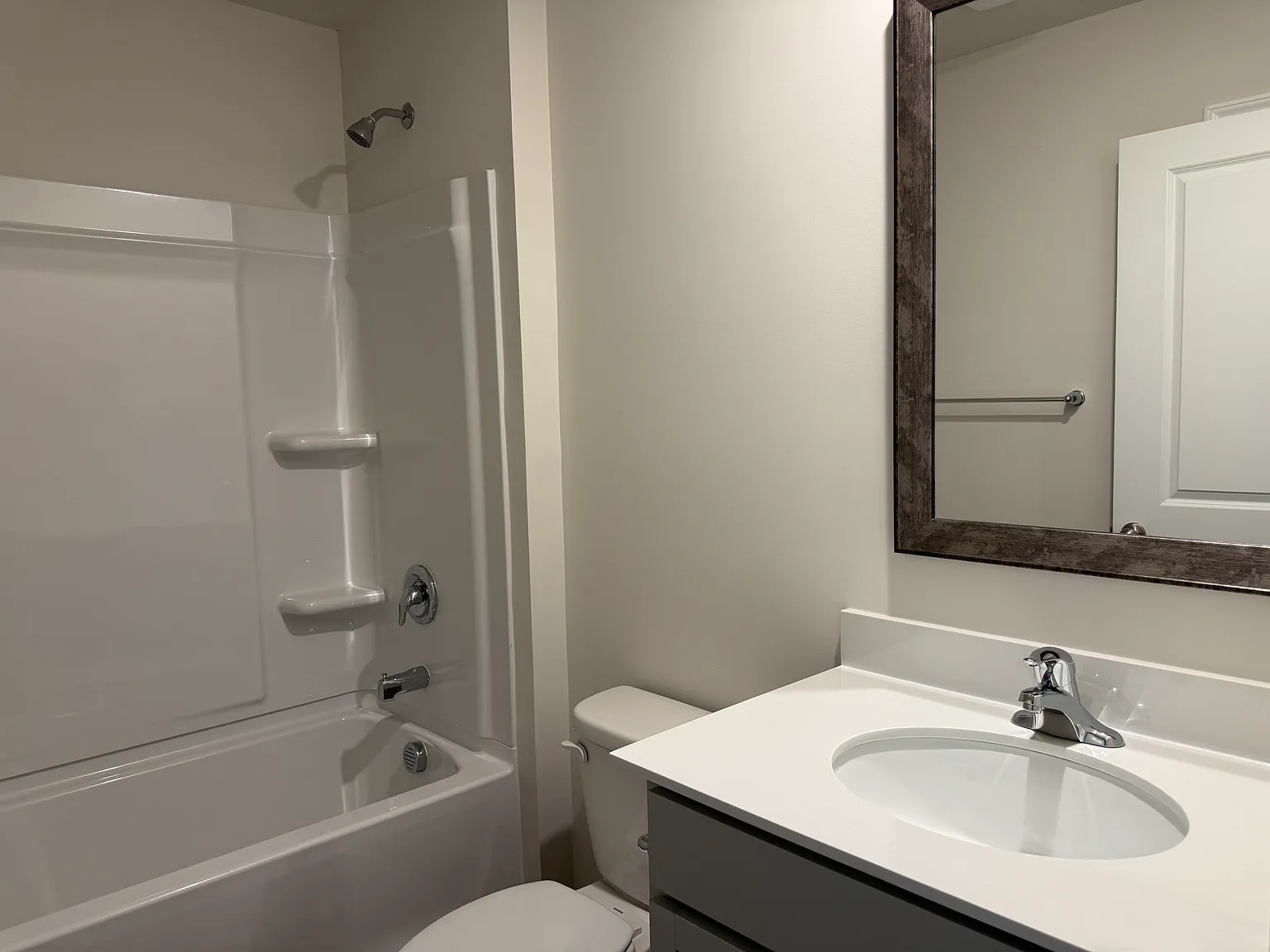 3 bed, 1618 sqft, $2,100 — Photo 4