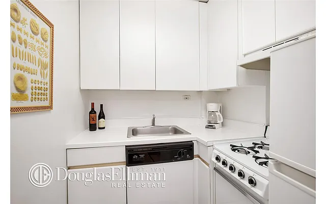 Sold by Douglas Elliman | media 24