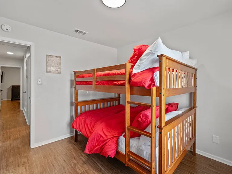 1009 W Sanford St #A — Photo 8