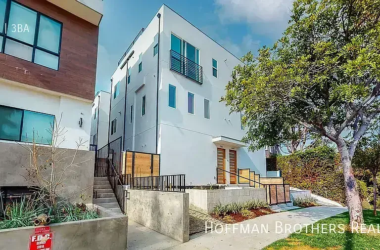 527 N Normandie Ave — Photo 14