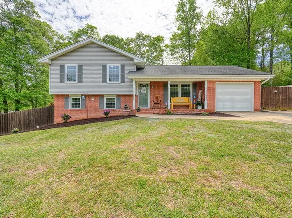 307 Palmetto Cir, Greer, SC 29651