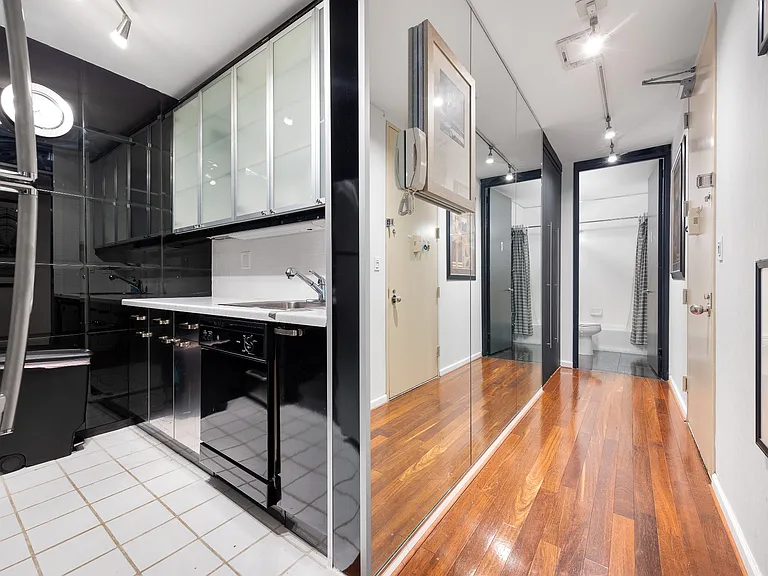 350 W 50th St #5L — Photo 9