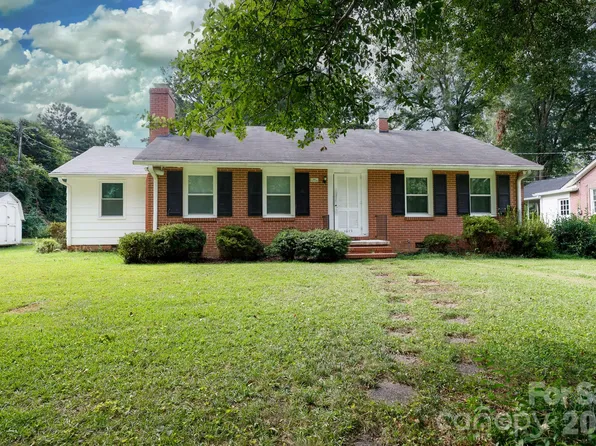 1017 Woodland Dr, Gastonia, NC 28054